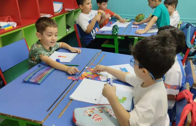 نقاشی کاردستی با خرده های کاغذ رنگی 7