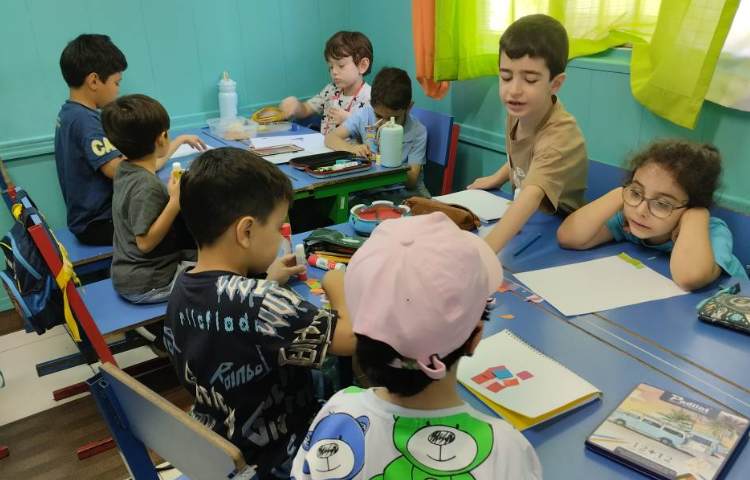 نقاشی کاردستی با خرده های کاغذ رنگی 8