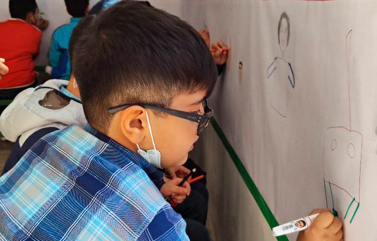 :نقاشی گروهی، به مناسبت گرامیداشت هفته دانش آموز 17