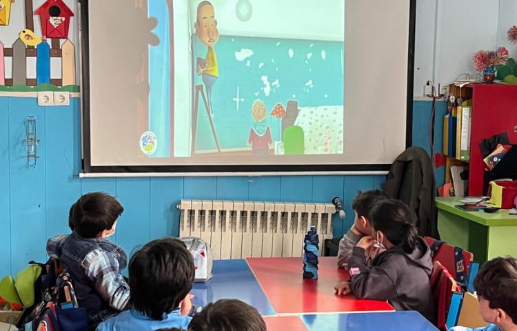 :نقد و انیمیشن، و کاردستی فیل، کلاس قاصدک