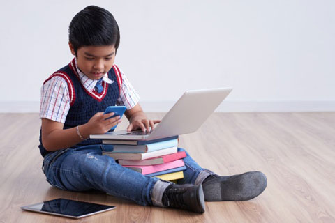 یادگیری آنلاین با توجه به گروه سنی متفاوت است؟