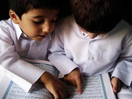 برای جذاب جلوه دادن دین نزد فرزندان از هیچ تلاشی فروگذار نکنید؛