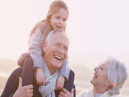 پدربزرگ و مادربزرگ مهربان‌تر از پدر و مادرند؛