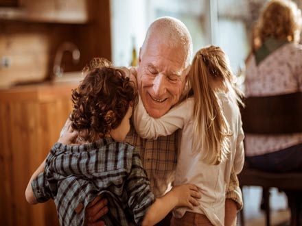 پدربزرگ و مادربزرگ تاریخچه خانواده هستند؛