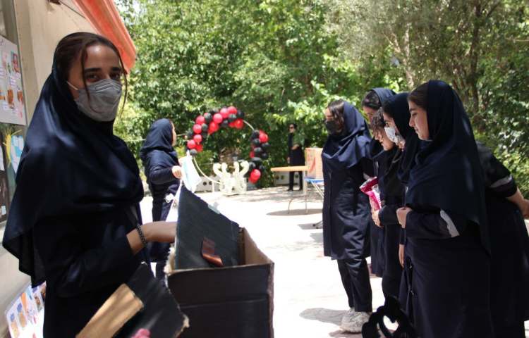 نمایشگاه دستاورد های دانش آموزان 2