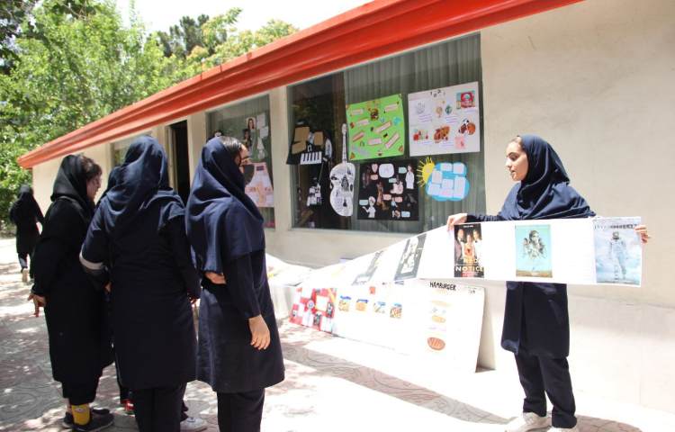 نمایشگاه دستاورد های دانش آموزان 3