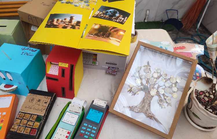 نمایشگاه دست سازه های آموزشی و فوق برنامه نیمسال اول 11