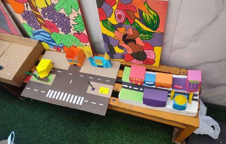 نمایشگاه دست سازه های آموزشی و فوق برنامه نیمسال اول 16