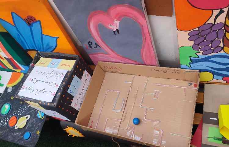 نمایشگاه دست سازه های آموزشی و فوق برنامه نیمسال اول 17