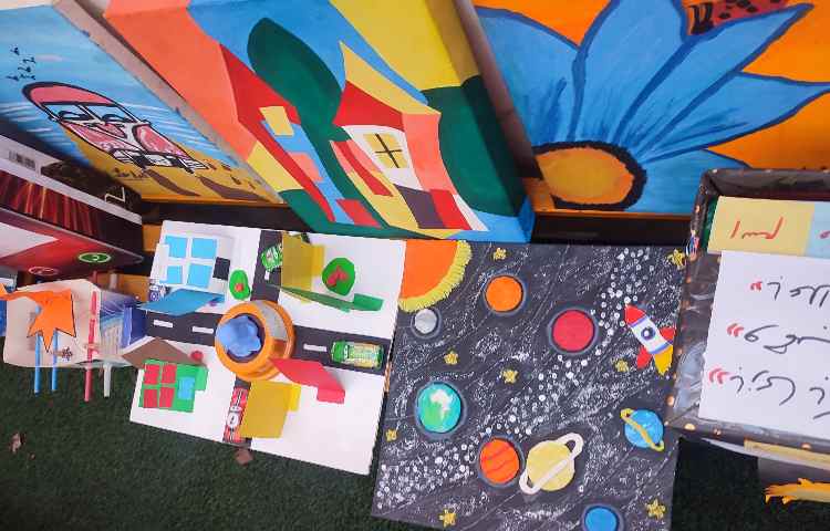 نمایشگاه دست سازه های آموزشی و فوق برنامه نیمسال اول 18