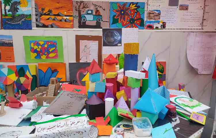 نمایشگاه دست سازه های آموزشی و فوق برنامه نیمسال اول 2