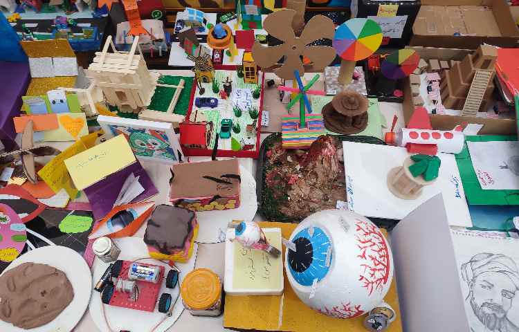 نمایشگاه دست سازه های آموزشی و فوق برنامه نیمسال اول 6