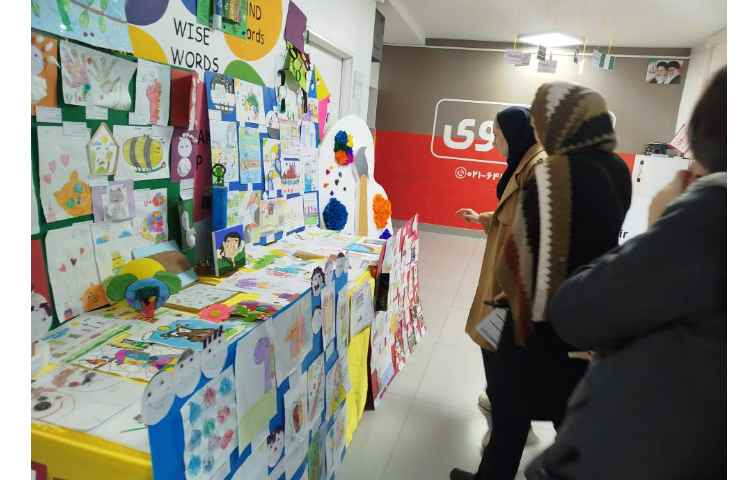 نمایشگاه دست سازه های دانش آموزان 10