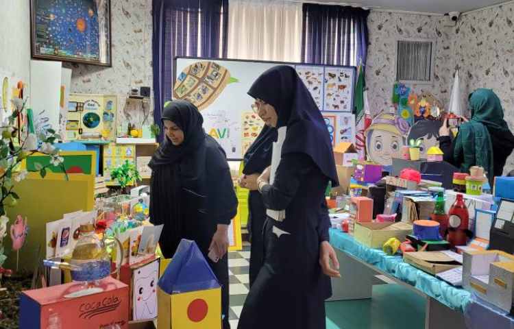 نمایشگاه دست سازه های دانش آموزان 11