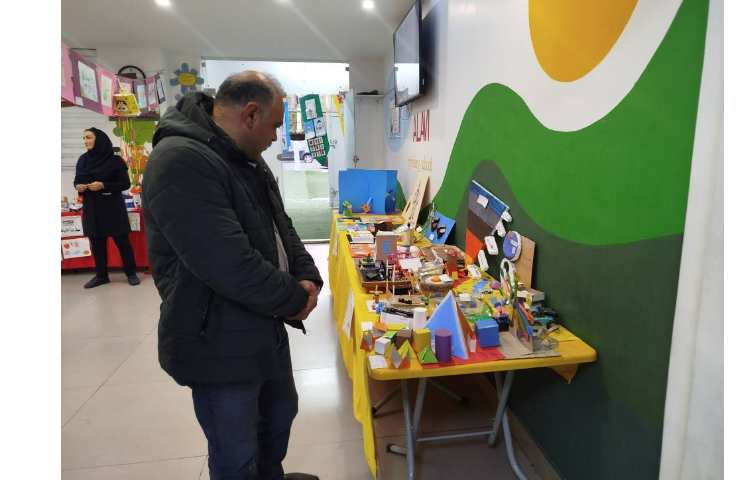 نمایشگاه دست سازه های دانش آموزان 11