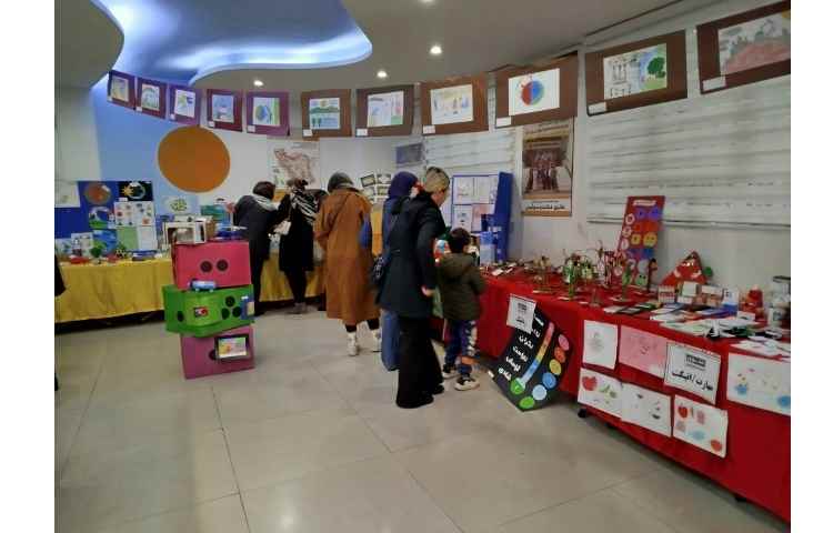 نمایشگاه دست سازه های دانش آموزان 14