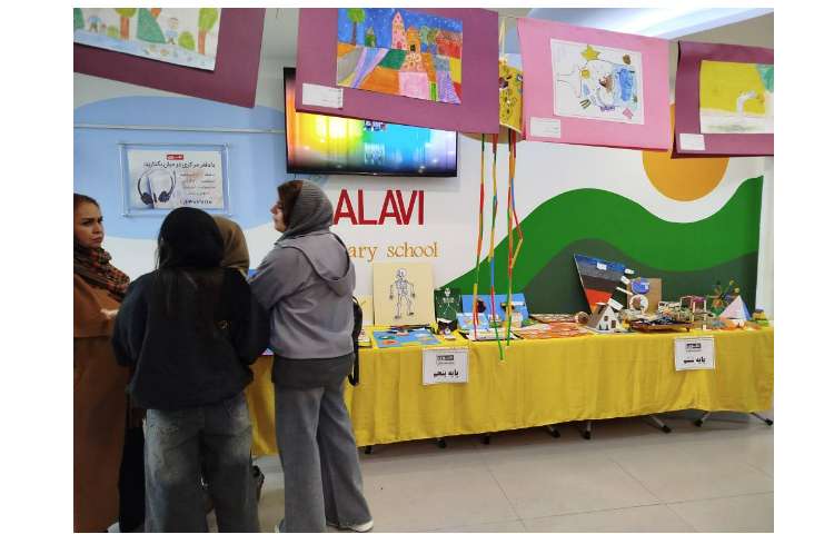 نمایشگاه دست سازه های دانش آموزان 15