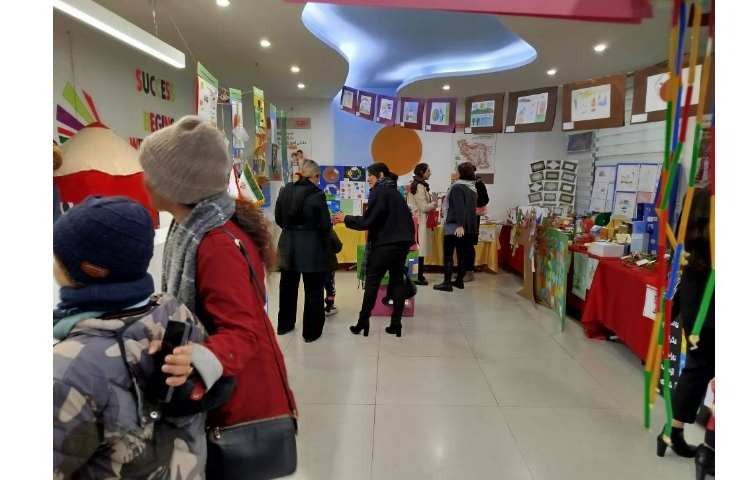 نمایشگاه دست سازه های دانش آموزان 16