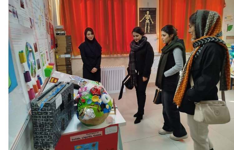 نمایشگاه دست سازه های دانش آموزان 19