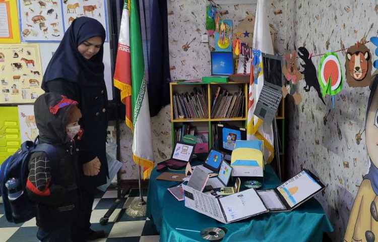 نمایشگاه دست سازه های دانش آموزان 2