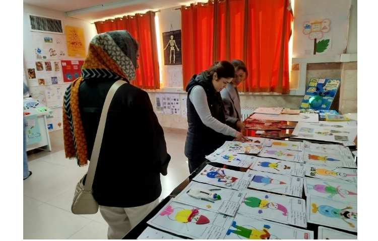 نمایشگاه دست سازه های دانش آموزان 20