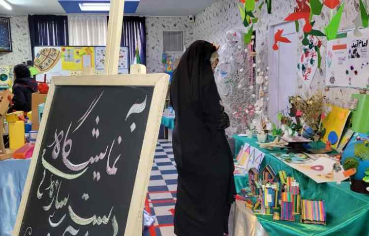 نمایشگاه دست سازه های دانش آموزان 4