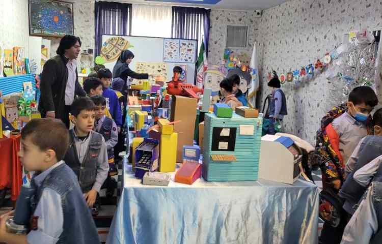 نمایشگاه دست سازه های دانش آموزان 6