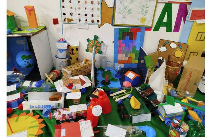 نمایشگاه دست سازه های دانش آموزان 7