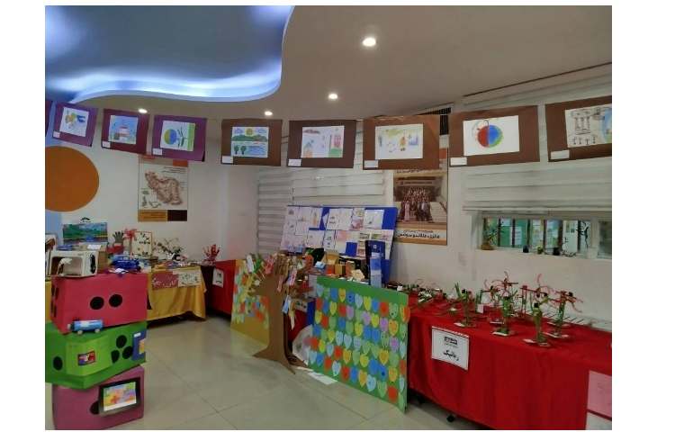 نمایشگاه دست سازه های دانش آموزان 8