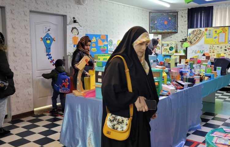 نمایشگاه دست سازه های دانش آموزان 9