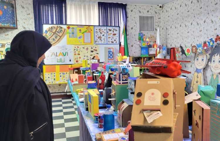 نمایشگاه دست سازه های دانش آموزان