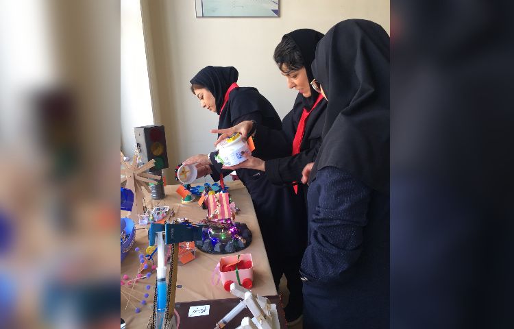 نمایشگاه دست سازه های هنری و پژوهشی 6