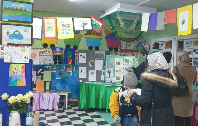 نمایشگاه فعالیت های فوق برنامه (هفته علوم، هنر و خلاقیت، رایانه) 12