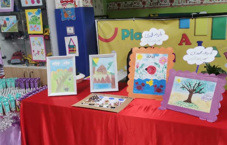 نمایشگاه فعالیت های فوق برنامه (هفته علوم، هنر و خلاقیت، رایانه) 13