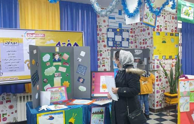 نمایشگاه فعالیت های فوق برنامه (هفته علوم، هنر و خلاقیت، رایانه) 16
