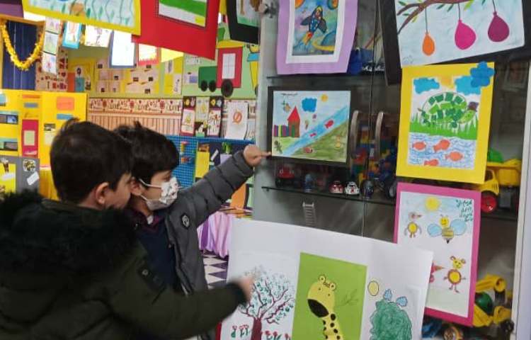 نمایشگاه فعالیت های فوق برنامه (هفته علوم، هنر و خلاقیت، رایانه) 3