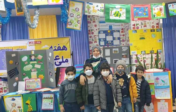 نمایشگاه فعالیت های فوق برنامه (هفته علوم، هنر و خلاقیت، رایانه) 5