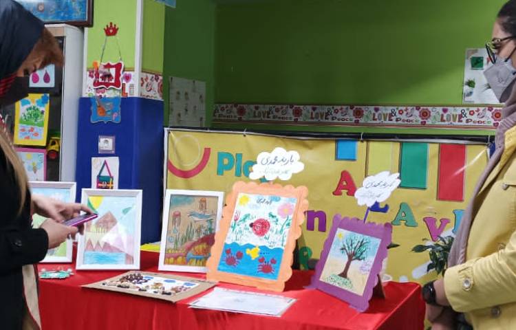 نمایشگاه فعالیت های فوق برنامه (هفته علوم، هنر و خلاقیت، رایانه) 9