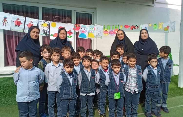 نمایشگاه هنرمندان کوچک به مناسبت روز هنرمند