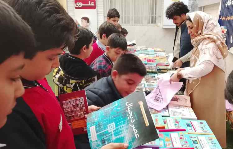 نمایشگاه کتاب بمناسبت هفته کتاب وکتابخوانی 4