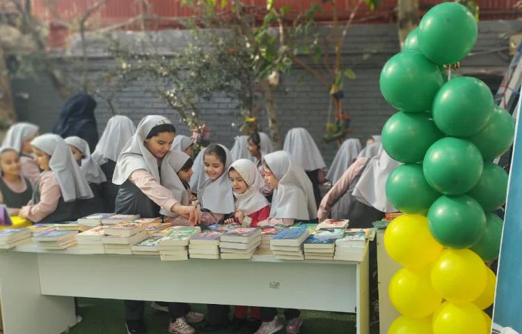 نمایشگاه کتاب در هفته کتاب و کتابخوانی 5