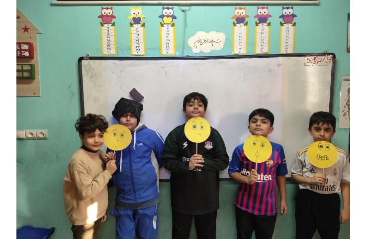 نمایش شادی و غم در چهره افراد