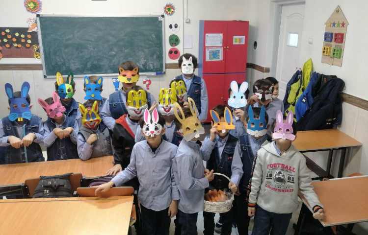 نمایش مدرسه خرگوش ها / زنگ فارسی