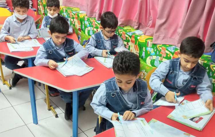 نوشتاری(برش اشکال هندسی و در آخر چسباندن تصویر دلخواه) 2