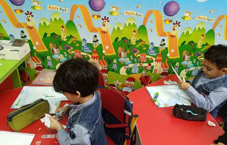 نوشتاری،بریدن آدم برفی و چسباندن آن در کتاب 1