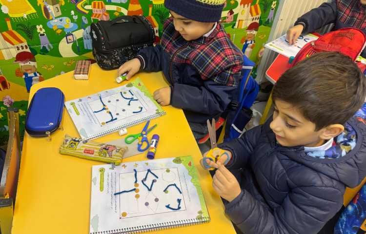 نوشتاری:چسباندن کاموا روی خطوط مختلف 1