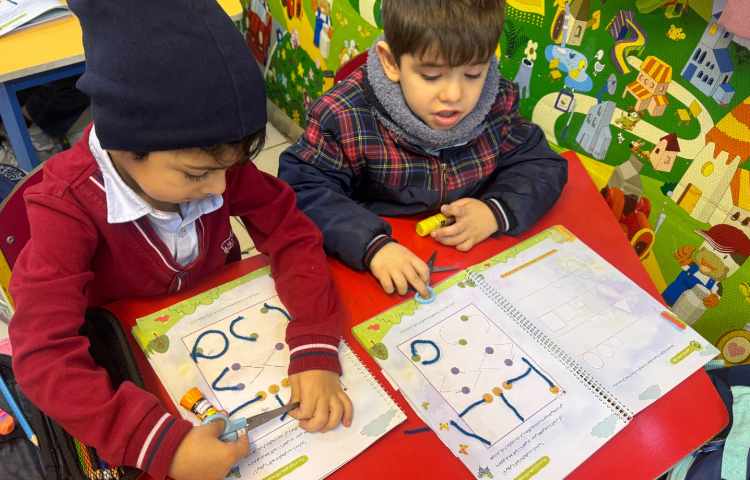 نوشتاری:چسباندن کاموا روی خطوط مختلف 3