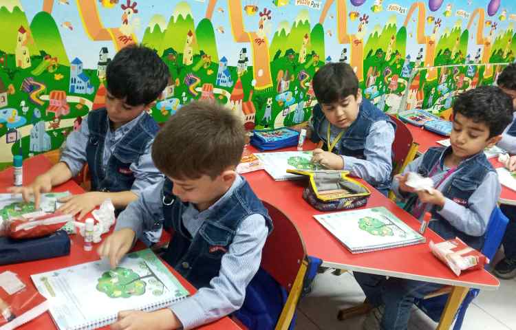 نوشتاری،گلوله کردن کاغذ و رنگ کردن با رنگ انگشتی) 1