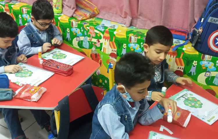 نوشتاری،گلوله کردن کاغذ و رنگ کردن با رنگ انگشتی) 2