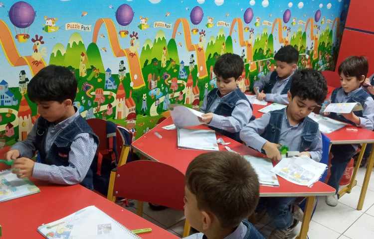 نوشتاری (استفاده از قیچی و در آخر پازل درست کردند) 1